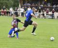 Bild: Hubert Ziegler
Tim Rupprecht (rechts) vom FC Edelsfeld entwischte in der Vorwoche dem Königsteiner Torhüter Jannik Brunner und schob in dieser Szene unbedrängt zum 2:0 für seine Mannschaft ein. Ob die SpVgg Schirmitz diesem Tempo gewachsen sein wird?