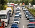 Bild: Ulrich Perrey/dpa
Zum Ferienende drohen am Wochenende auf vielen Autobahnen Staus. (Symbolbild)