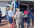 Bild: Gabi Gilch
Bei "Redaktion on Tour" ist viel Zeit, in der Leser mit Mitarbeitern von Oberpfalz-Meiden, wie hier auf dem Bild in Schönsee, ins Gespräch kommen können. Am Donnerstag, 20. August, ist der nächste Halt in Vilseck.