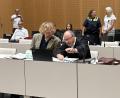 Bild: Jonas Pieronczyk
Dominic Kriegel (rechts) und der Angeklagte (links) am ersten Verhandlungstag im erneut angelaufenen Prozess um ein Millionenerbe am Landgericht Weiden.