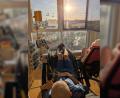 Bild: Silvia Weber
Der an Leukämie erkrankte Valentin Weber wartet am Mittwochabend in einem Krankenzimmer in Regensburg auf die Sonnenfinsternis.