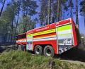 Bild: Hájek Ondøej/CTK/dpa
Ein tschechisches Feuerwehrauto bei der Waldbrandbekämpfung. (Archivfoto)