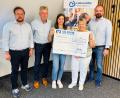 Bild: Mariella Kramer 
Lebenshilfe-Geschäftsleitung Katrin Panek (Zweite von rechts) bedankte sich für die Spende beim Team von Hoffmann & Regler Immobilien (von links) Michael Hoffmann, Johann Regler, Melanie Schuppe und Florian Kleiber.