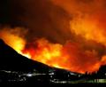 Bild: Jakov Prkic/AP/dpa
An der kroatischen Adriaküste südlich von Split hat ein heftiger Waldbrand Häuser und Autos zerstört.