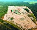 Archivbild: Gerhard Götz
Die Baustelle der geplanten Wiederaufarbeitungsanlage in Wackersdorf aus der Luft. Erste Gebäude und Fundamente waren vor dem Baustopp bereits errichtet.