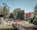 Bild: Michael Golinski, Stadt Amberg
Am Stadtgraben entsteht derzeit ein inklusiver Wasserspielplatz. Die Arbeiten der beteiligten Fachfirmen laufen auf Hochtouren.