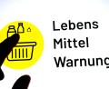 Bild: Sina Schuldt/dpa
Die betroffenen Erdbeeren sollten nicht verzehrt werden. (Symbolbild)
