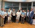 Bild: Oliver Stienen
In der Filiale in Freihung ehrte die Raiffeisenbank Auerbach-Freihung eG mehrere Jubilare für 50 Jahre Mitgliedschaft: Gerard Basler, Manfred Gollwitzer, Brigitte Fischer, Leonhard Steinsdörfer, Bernhard Lindner und Rudolf Rodler (von links).