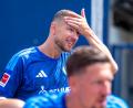 Bild: David Inderlied/dpa
Edin Dzeko will mit 40 Jahren noch einmal in der Bundesliga angreifen. (Archivbild)