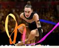 Bild: Marijan Murat/dpa
Darja Varfolomeev führt ihre Kür bei der Weltmeisterschaft der Rhythmischen Sportgymnastik auf.
