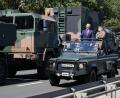 Bild: Leszek Szymanski/PAP/dpa
Der polnische Präsident Karol Nawrocki (l) und Generalstabschef General Wieslaw Kukula (r) nehmen an der Militärparade zum Tag der polnischen Streitkräfte teil.