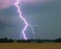 Symbolbild: Patrick Pleul/dpa
Der Wetterdienst warnt vor Gewittern in der Oberpfalz.