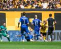 Bild: Robert Michael/dpa
Jonas Sterner (Dynamo Dresden, 2.v.r) erzielt das Tor zum 1:0.