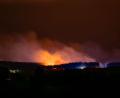 Bild: Max Lametz/dpa
Seit der Nacht hat sich das Feuer nicht weiter auf Monschau zubewegt, sagt der dortige Feuerwehr-Einsatzleiter.