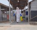 Bild: Dieudonne Dirole/AP/dpa
Mehr als 2300 Menschen sind bislang an der Virus-Erkrankung gestorben.