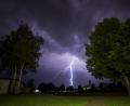 Symbolbild: Rene Ruprecht/dpa
Ein Gewitter mit Blitzeinschlag beendet am Sonntagabend das Kino-Open-Air in Weiden vorzeitig. Besucher kamen nicht zu Schaden.
