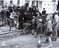 Bild: Archiv Sepp Strobl
In der Innenstadt demonstrierte die Feuerwehr mit fünf Rohren, dass aus den Hydranten innerhalb kürzester Zeit ausreichend Wasser kam, um Brände wirkungsvoll zu bekämpfen.