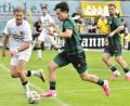 Bild: Hubert Ziegler
Tanyel Deliboyraz (Mitte) sorgte für das 1:1 der DJK Ammerthal in Stadeln.