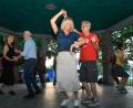 Archivbild: Petra Hartl
Auch heuer ein kostenloses Sommervergnügen in Amberg: Die Abende im Tanzpavillon im Englischen Garten mit wechselnden Tanzarten.