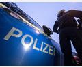 Bild: Marijan Murat/dpa
Der Autofahrer stieg aus und würgte den Fußgänger mit beiden Händen am Hals. (Symbolbild)