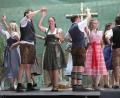 Bild: Rudolf Hirsch
Paar- und Figurentänze zeigte die Katholische Landjugendbewegung Mitterauerbach beim Musikantentreffen anlässlich des Feuerwehrfestes in Mitter- und Oberauerbach.