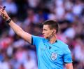 Bild: Tom Weller/dpa
Gibt die Linie für die neue Saison vor: Spitzenreferee Daniel Siebert. (Archivbild)