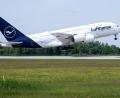 Bild: Sven Hoppe/dpa
Eine A380 setzte am Montagabend zu früh auf (Archivbild).