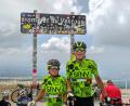 Bild: Hözl
Theresia Meier und Albert Hölzl auf dem Gipfel des Mount Ventoux. Die Fahrt auf den "Riesen der Provence" war für die beiden vor einigen Jahren ein weiterer Beweis, dass da noch viel geht.