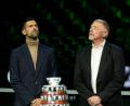 Bild: Luca Bruno/AP/dpa
Djokovic (links) hat großen Respekt vor Boris Becker. (Archiv-Foto)
