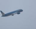 Bild: Karl-Josef Hildenbrand/dpa
Erste Probleme bei der fast verunglückten Maschine von Vietnam Airlines offenbarten sich wohl schon auf dem Weg übers Rollfeld.