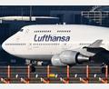 Bild: Arne Dedert/dpa
Die Boeing 747 hatte mehr als 350 Passagiere an Bord. (Symbolbild)