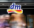 Bild: Uli Deck/dpa
dm bietet Gesundheitsdienstleistungen an. (Archivbild)