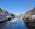 Bild: Francoise Hauser/dpa-tmn
So idyllisch: Der „Nyhavn“ in der dänischen Hauptstadt Kopenhagen ist bei Touristen beliebt. (Archivbild)