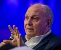 Bild: Peter Kneffel/dpa
Uli Hoeneß kritisiert Gianni Infantino scharf. (Archivfoto)