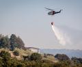 Bild: A. Pérez Meca/EUROPA PRESS/dpa
Immer wieder müssen in Spanien Hubschrauber für die Bekämpfung der vielen Waldbrände eingesetzt werden. (Archiv-Bild)