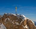 Bild: Peter Kneffel/dpa
Der Junge will die Zugspitze sehen. (Archivbild)