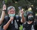Bild: Kin Cheung/AP/dpa
Lee (links) und Chow hatten sich in dem Verfahren nicht schuldig bekannt. (Archivbild)
