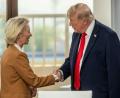 Bild: Michael Kappeler/dpa-Pool/dpa
EU-Kommissionspräsidentin von der Leyen und US-Präsident Trump hatten sich im Sommer 2025 nach einem monatelangen Zollkonflikt auf eine Einigung verständigt. (Archivbild)