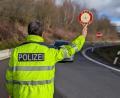 Symbolbild: Bundespolizei
Die Bundespolizei Waidhaus vollstreckt bei Kontrollen auf der A6 fünf Haftbefehle. Die Betroffenen zahlen ihre Geldstrafen sofort.