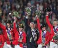 Bild: Rolf Vennenbernd/dpa
Das deutsche Team feiert WM-Gold.