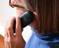 Bild: Bernd Weißbrod/dpa
Die Strippe ist weg, Festnetz-Telefone lassen sich längst auch bequem kabellos durch die Wohnung tragen - und trotzdem sinkt das Interesse. (Symbolfoto)