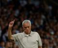 Bild: Joan Monfort/AP/dpa
Glückliches Comeback: Real-Trainer José Mourinho darf zum Liga-Auftakt jubeln.