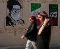 Bild: Vahid Salemi/AP/dpa
Trotz Irans ausgeklügelten Systems zur Umgehung von Sanktionen bekommt die Bevölkerung die wirtschaftliche Schieflage in Form gestiegener Preise deutlich zu spüren. (Archivbild)