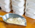 Bild: Nicolas Armer/dpa
Fürs Brotbacken wird vor allem Weizenmehl verwendet. (Symbolbild)