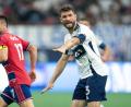 Bild: Ethan Cairns/The Canadian Press/AP/dpa
Thomas Müller (r) feierte mit den Vancouver Whitecaps einen 5:0-Erfolg gegen Dallas.