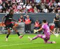 Bild: Federico Gambarini/dpa
Jordy Makengo trifft zum 4:1 für Freiburg.