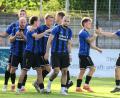 Bild: Mario Wiedel
Die Spieler der SpVgg SV Weiden beim Torjubel: Jahi Sylejmani (Dritter von rechts) war mit einem Doppelpack der Weidener Matchwinner: beim 3:1-Sieg in Hof.