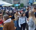 Bild: Georg Lang
Hoch über ihrem Publikum sorgte die die Rockband „Mad Company“ für Stimmung am Brandplatz und in der Buchbindergasse.