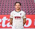 Bild: Harry Langer/dpa
Mads Pedersen vom FC Augsburg soll vor einem Wechsel nach Berlin stehen. (Archivbild)
