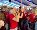 Bild: Gabi Schönberger
Die Stimmung beim Frühschoppen auf der Flosser Kirwa war mal wieder richtig gut. Bereits um kurz nach 10 Uhr standen fast alle Besucher auf den Bierbänken und feierten. Mehr von der Stimmung gibt's im Video.